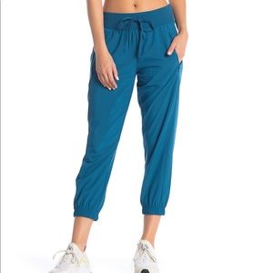 Z by Zella Recovery Cropped Pants NWOT